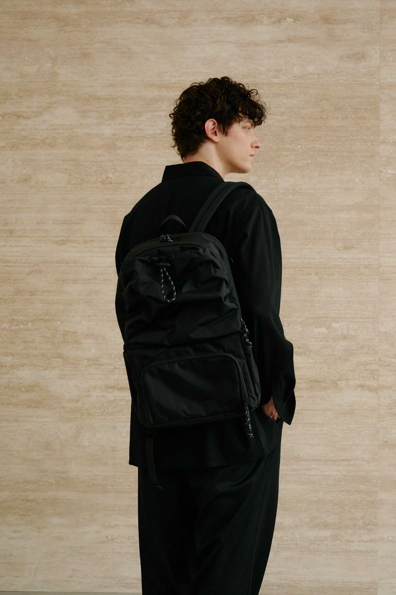 Hugoo ブラック リュックサックとポーチセット 商品 – Hugoo