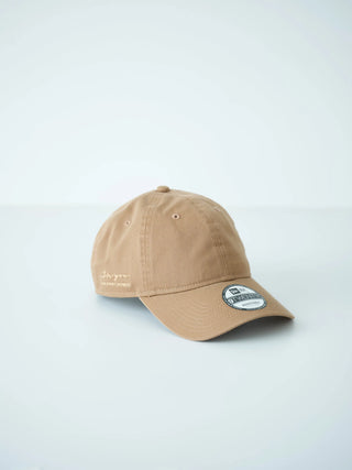Hugoo × New Era®（カーキ）