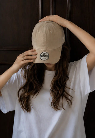 Hugoo × New Era®（カーキ）